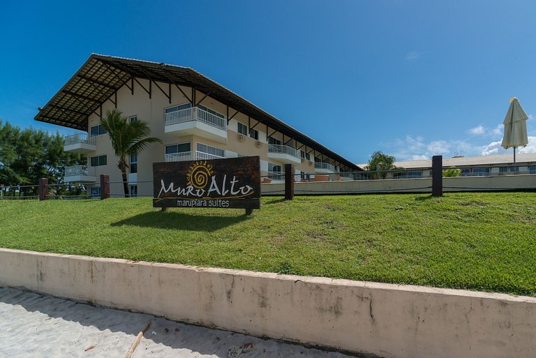 Agradável flat com varanda e dois quartos em Muro Alto